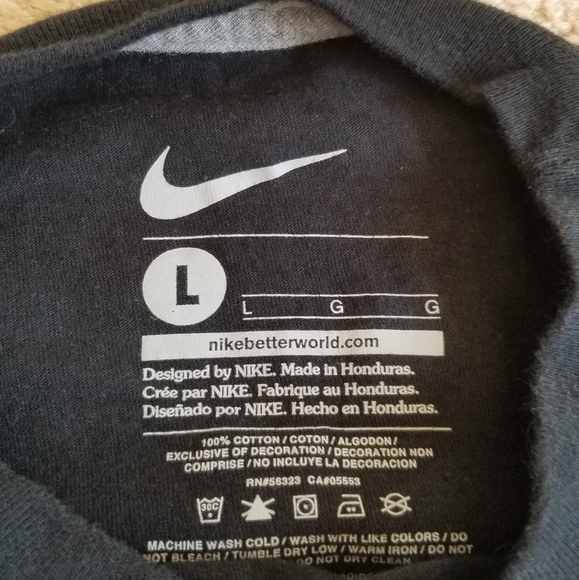 NWOT nike tshirt - Picture 3 of 4